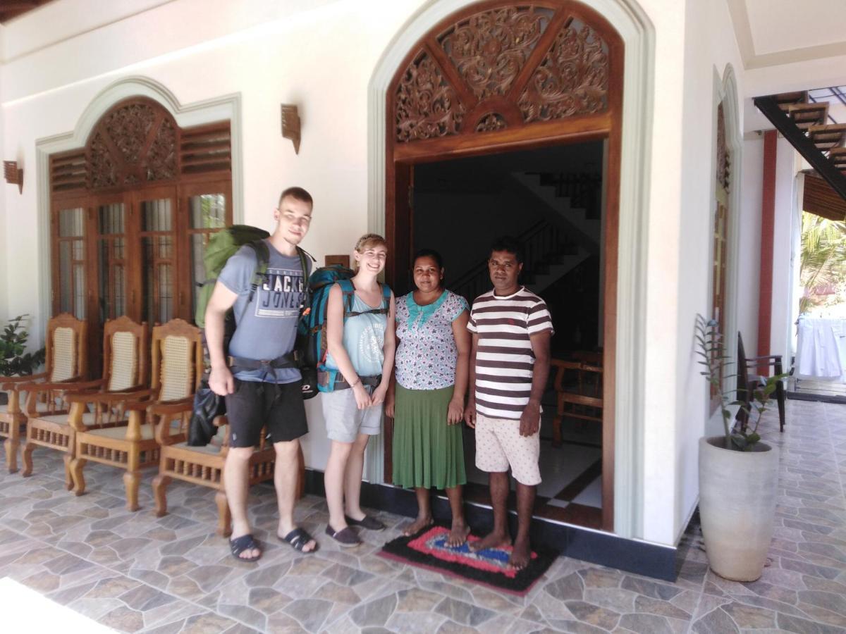 Janu Homestay Tangalle Buitenkant foto